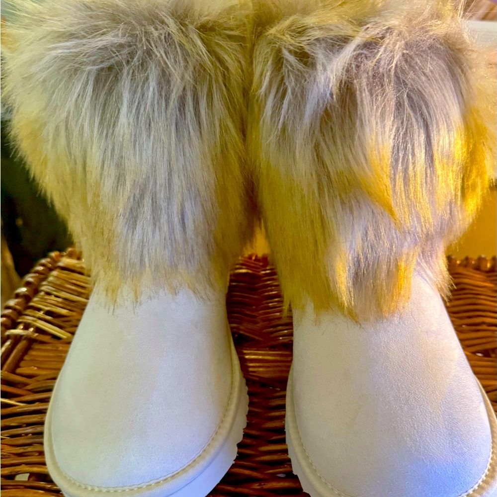 Brand New 11M Beacon Kacey textile off White Boots